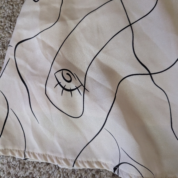 Princess Polly Satin Artsy Eye Cream and Black Mini Skirt Size 2 - Picture 7 of 14